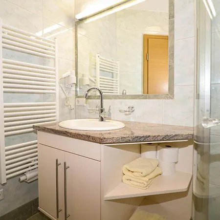 Appartement 3 Bedroom Awesome In Hollersbach *