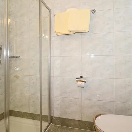 3 Bedroom Awesome In Hollersbach